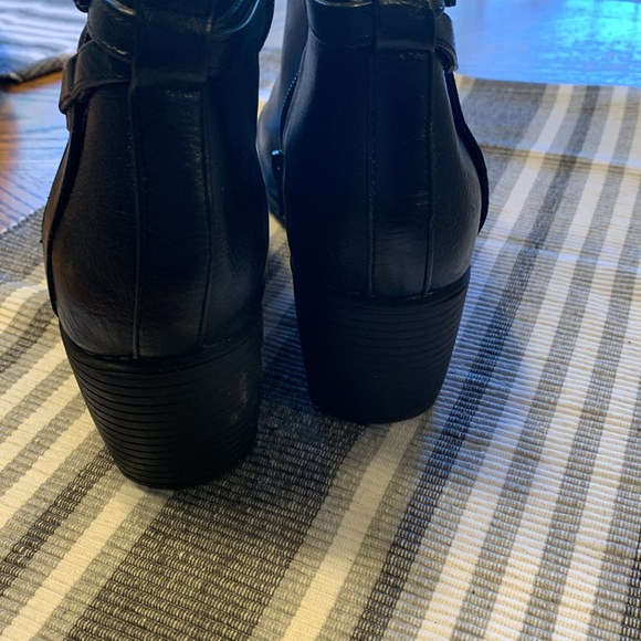 Boots - Picture 3 of 7